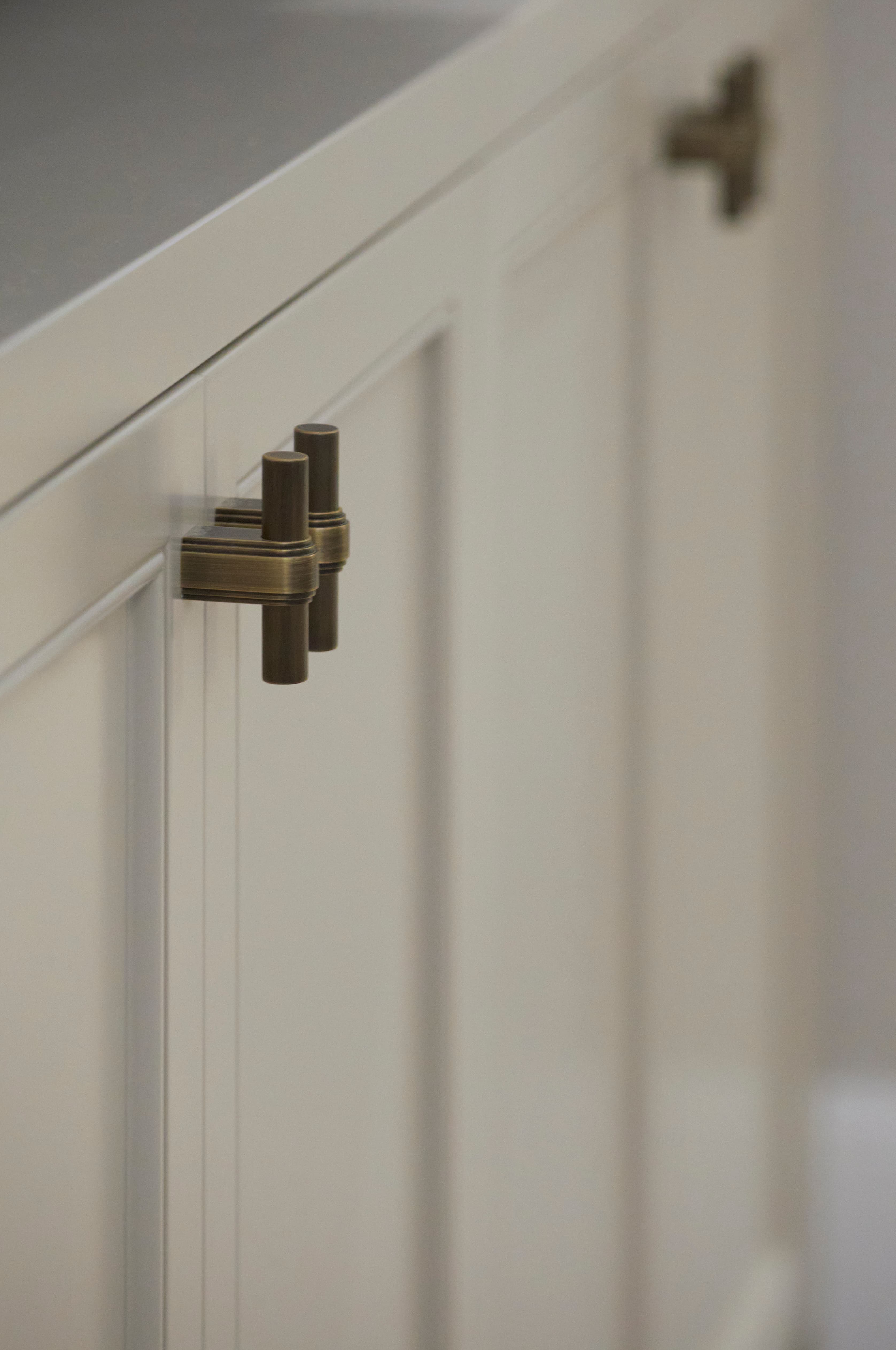 Luxury Kitchen Hardware: The Complete Guide to Handles, Hinges, and Fixtures